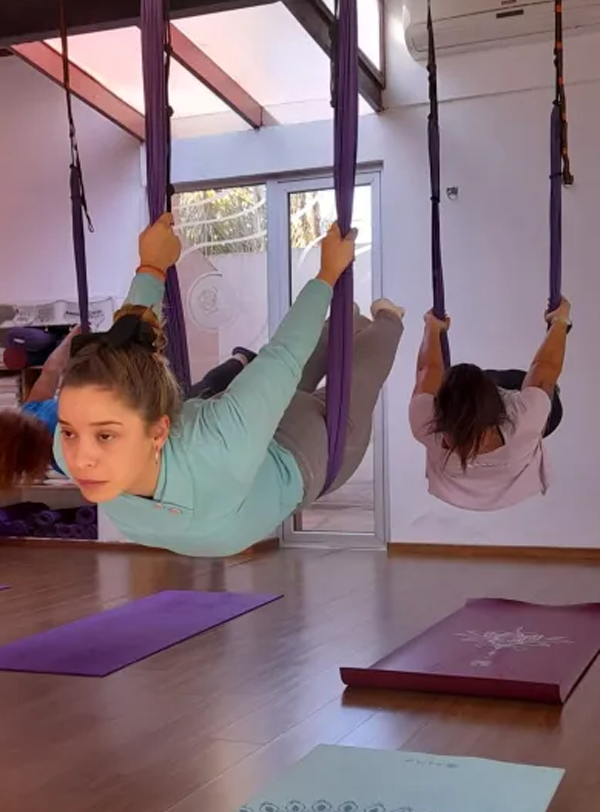 Formación en Aero Yoga en Escuela de Yoga y Ayurveda Sadhana